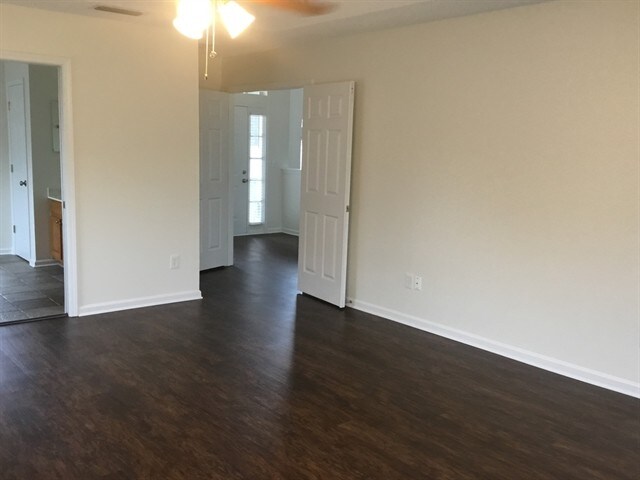 Building Photo - 157 N Lake Cunningham Ave