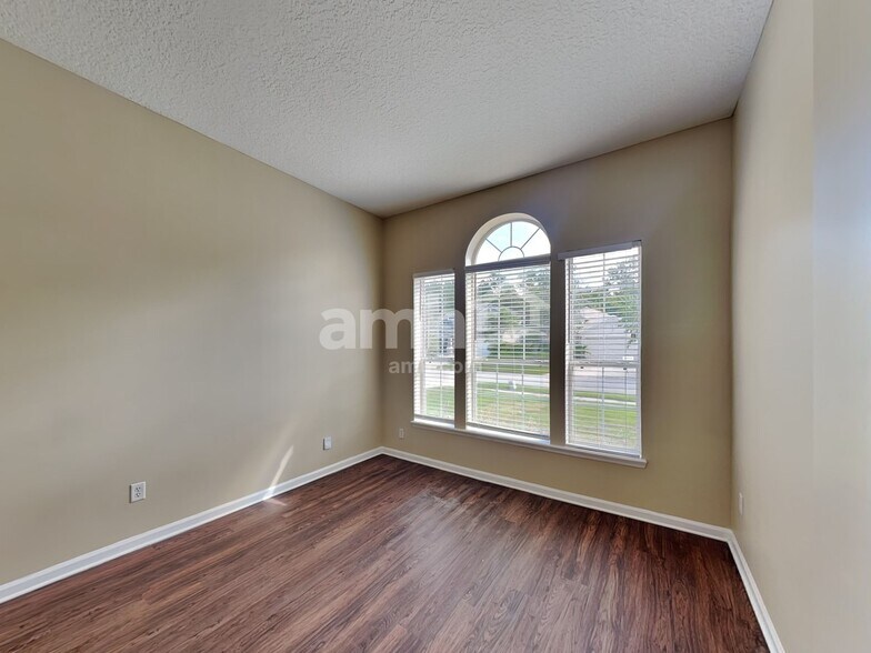 Building Photo - 729 Porto Cristo Ave