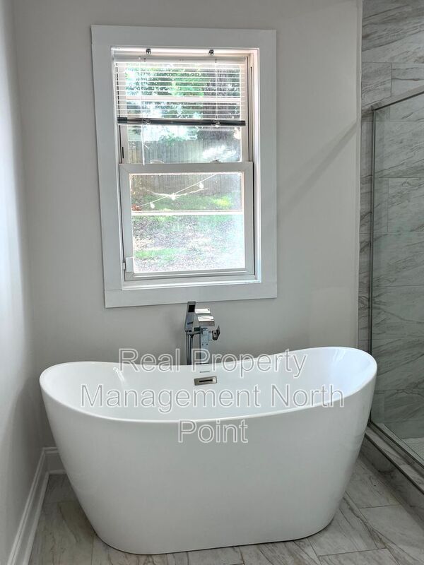 Building Photo - 954 Byron Dr SW