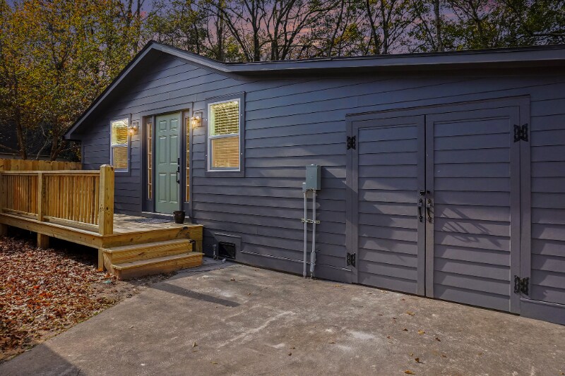 Building Photo - 625 Semaht St