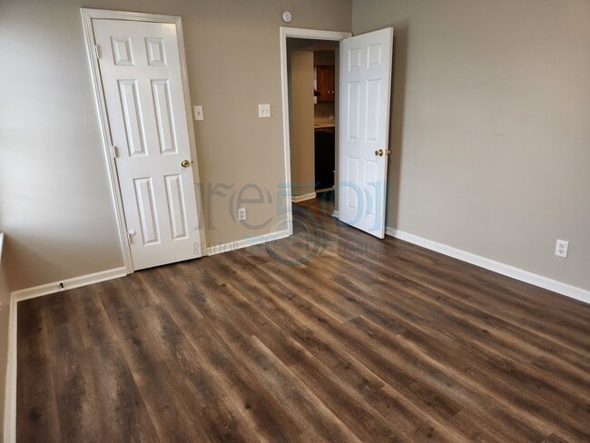 Building Photo - Ready For Showings! Great Find In North Little Rock