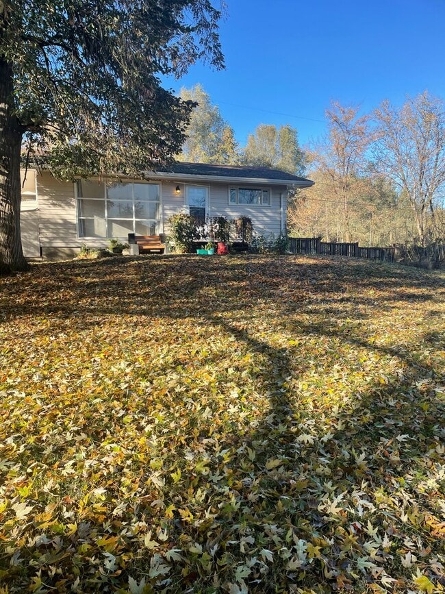 Building Photo - Off the beaten path