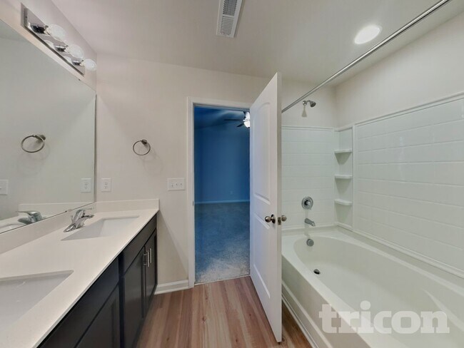 Building Photo - 35 Drake Cir