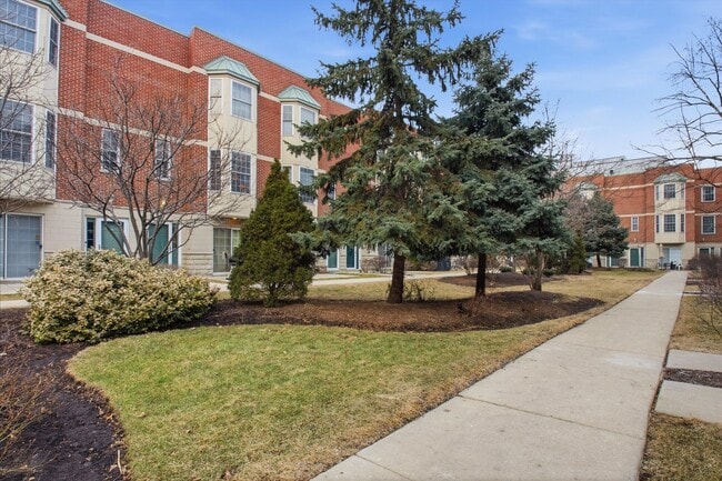 Building Photo - 2340 W Adams St