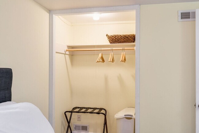 Building Photo - 3177 NE 84th St