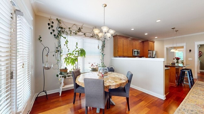 Building Photo - 3 Bed/4.5 Bath Crescent Hill Charmer with 2 Car Garage