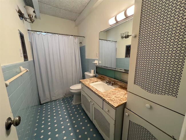 Building Photo - 2318 Dorrington St