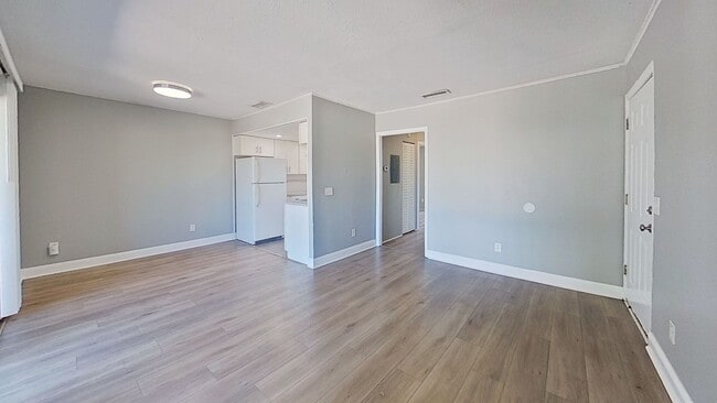 Building Photo - Charming 2 Bedroom close to the beach avai...