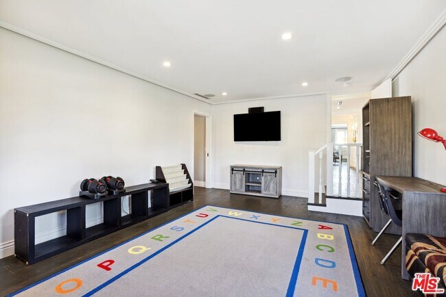 Building Photo - 2676 Casiano Rd