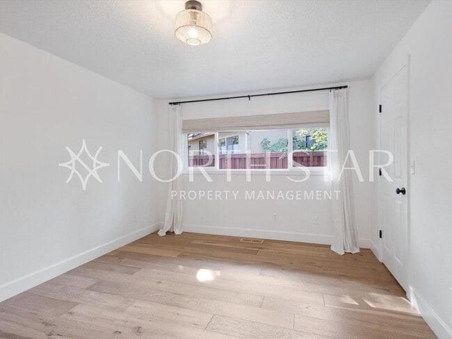 Building Photo - Stylishly Updated Ranch in Bryant Woods