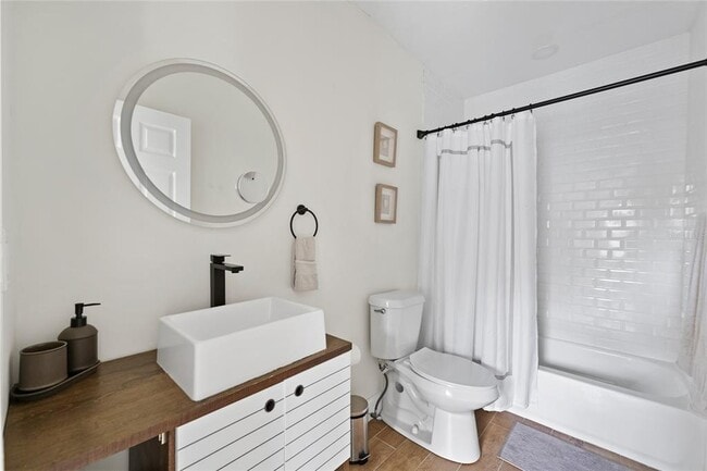 Building Photo - 680 25th Ave S