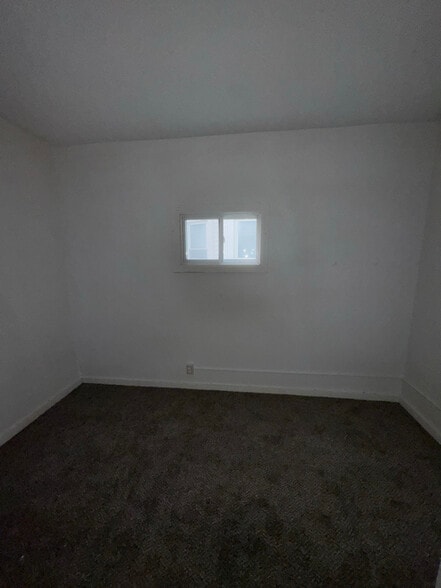 Building Photo - 240 Dexter St