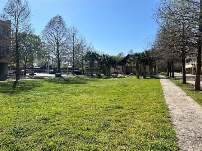 Building Photo - 2401 E 6th St