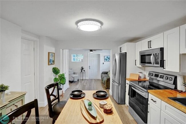 Building Photo - 6128 SW 39th St