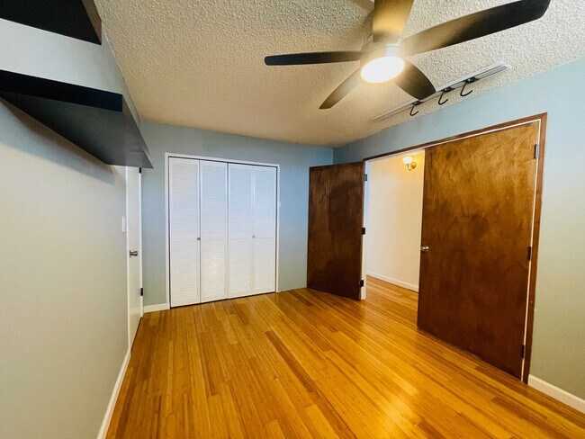 Building Photo - Partly Furnished 3-bedroom, 1.5-bath condo...
