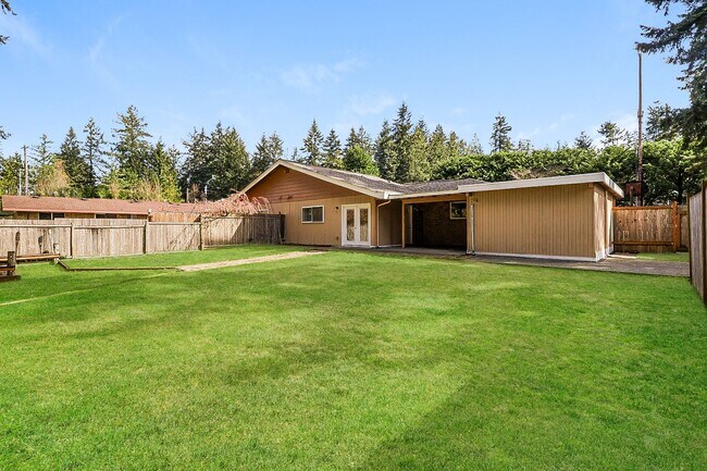 Building Photo - 4416 67th Ave W