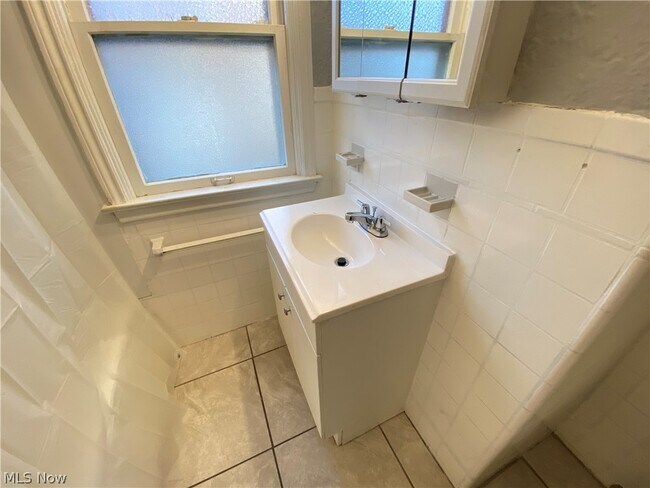 Building Photo - 1478 Sherbrook Rd