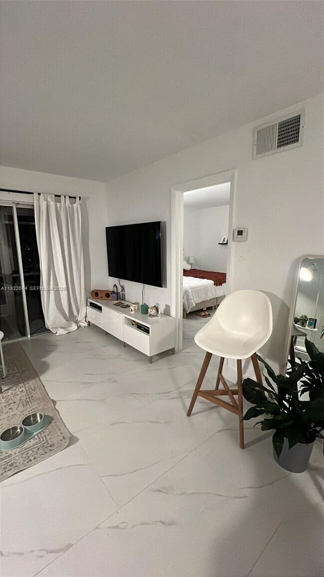 Building Photo - 2970 NE 16th Ave