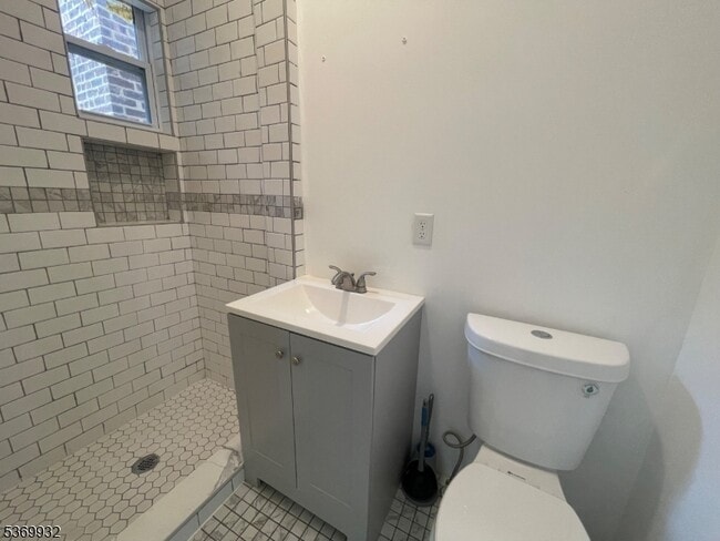 Building Photo - 572 N 9th St