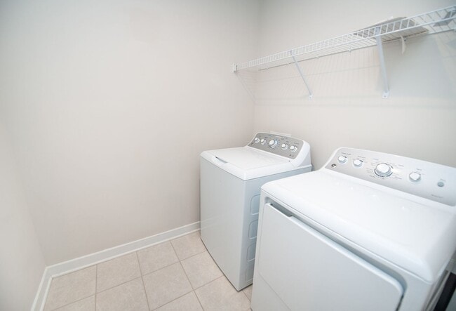 Building Photo - 3BR/2.5BA Modern Townhome on Spartanburg’s...