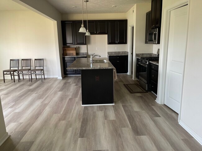 Building Photo - 1164 Trovillo Dr