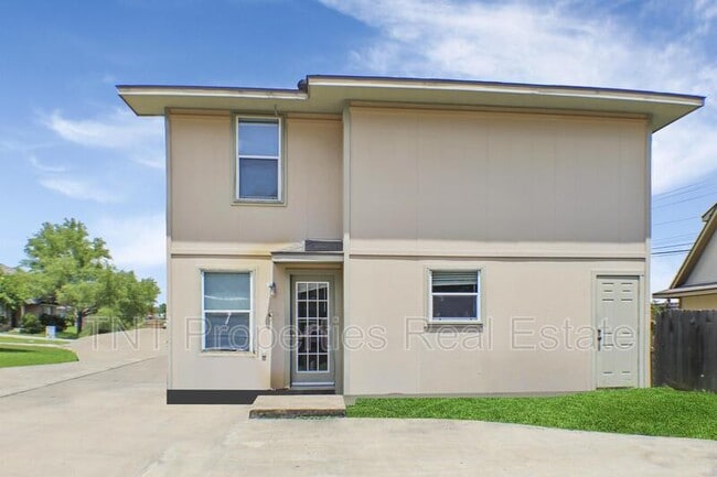 Building Photo - 503 Camp Ct