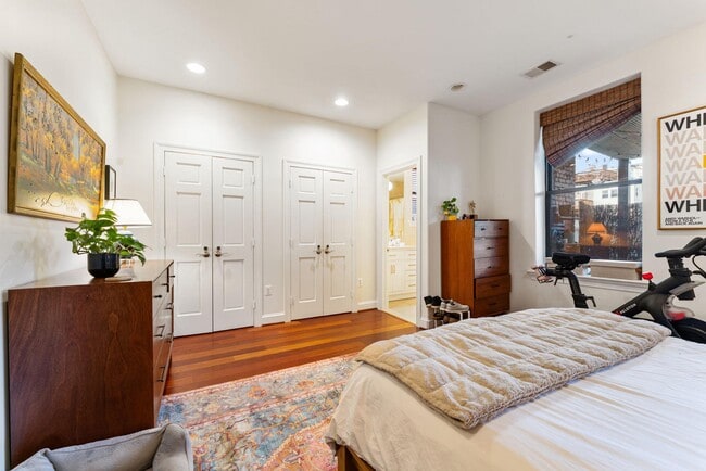 Building Photo - 1105 Park Rd NW