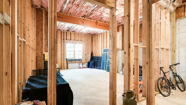 Building Photo - Fully Furnished 4 Bedroom, 3.5 Bath w/ 3 Car Garage and Unfinished Basement in Governors Club