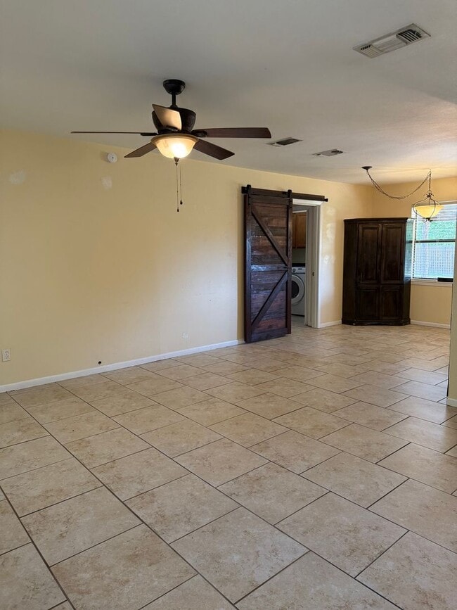 Building Photo - Charming 4 bed 2 bath home in Lampasas com...