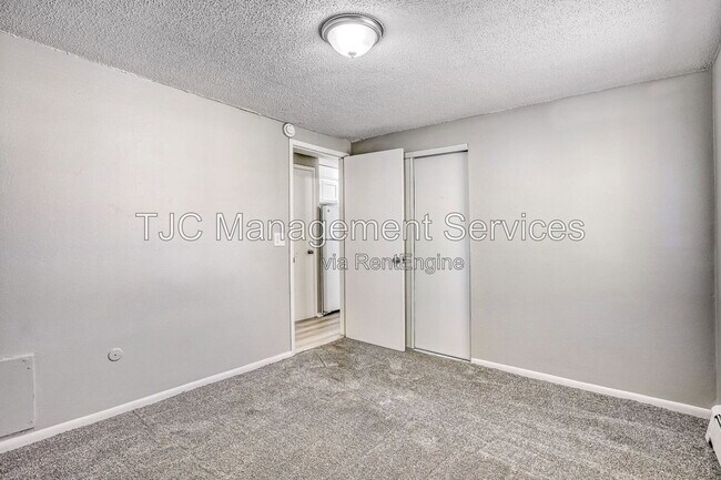 Building Photo - 1138 Corona St