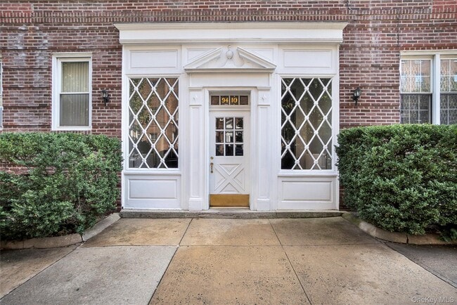 Building Photo - 94-10-94-64 64th Rd