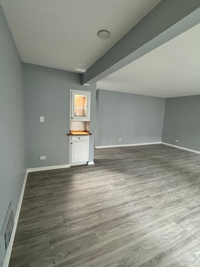 Building Photo - 1920 Cherry Ln