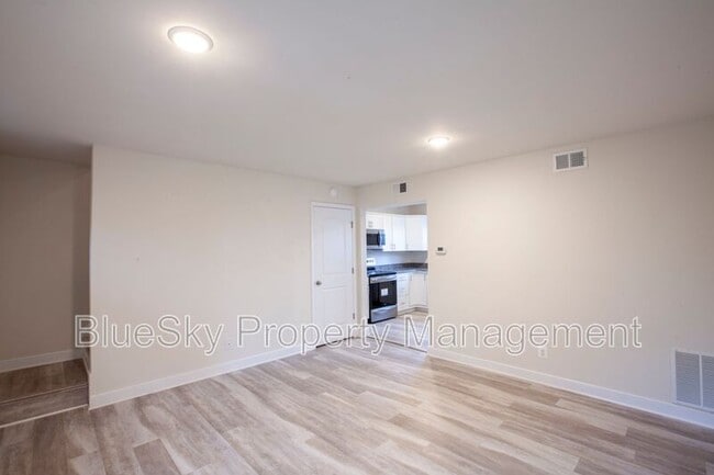 Building Photo - 1000 Monticello Rd