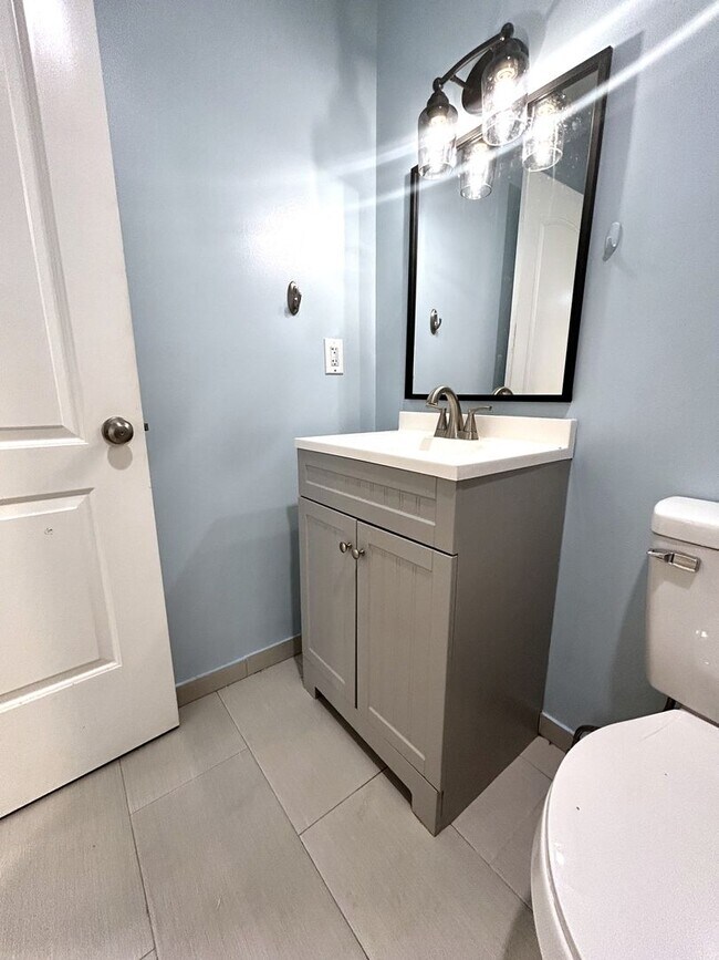 Building Photo - 1-Bedroom ADU with Full Kitchen, Loft & In...