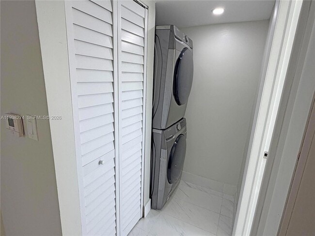 Building Photo - 1331 SW 124th Ct