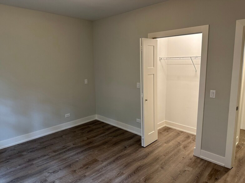 Building Photo - 1143 Maple