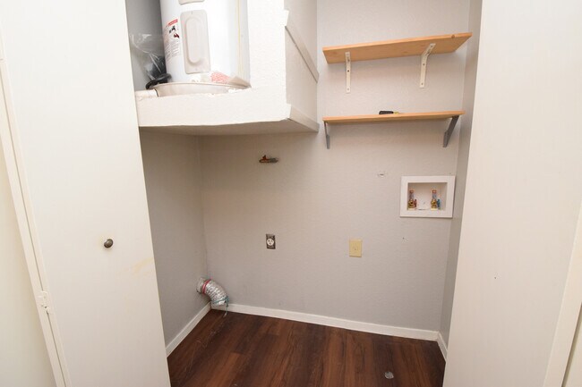 Building Photo - 10811 Lanshire Dr