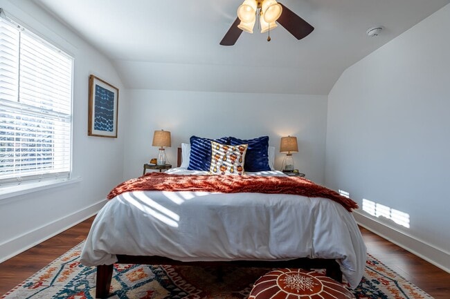 Building Photo - Rare historic East Nashville bungalow for rent; 4 Beds 3 Baths, 1,806 SqFt, fenced yard