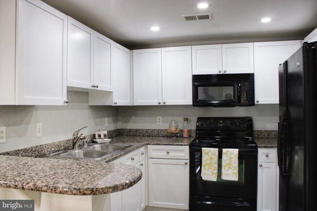 Building Photo - 777 7th St NW