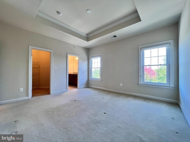 Building Photo - 376 Parkview Ave