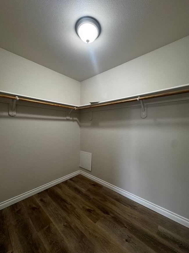 Building Photo - 2203 N Abbey Glen Ct