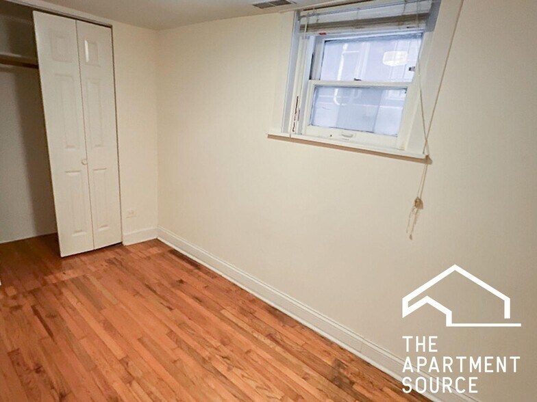 Building Photo - 3309 N Southport Ave