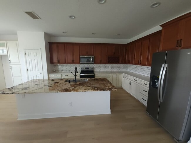 Building Photo - Stunning 4-Bedroom, 2.5-Bathroom Home with...