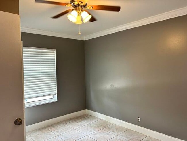 Building Photo - 7347 Pinedale Dr