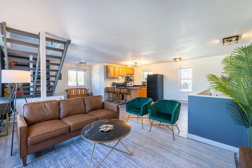 Primary Photo - 13043 Mountain Crest Cir