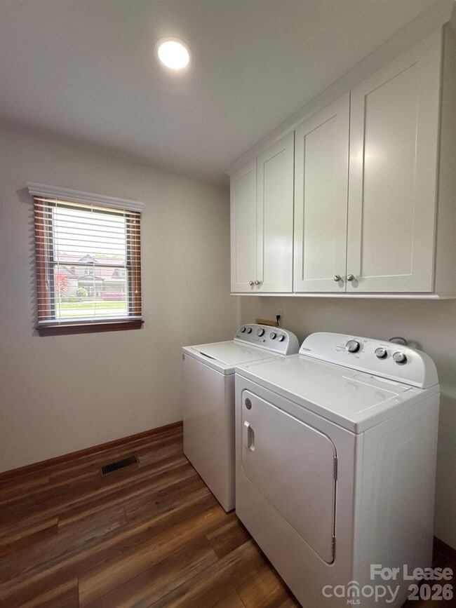 Building Photo - 110 Aqua Dr