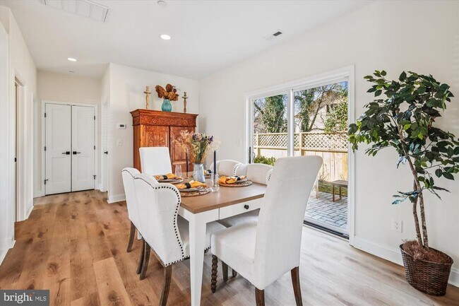 Building Photo - 607 North St