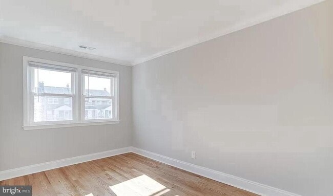 Building Photo - 1046 Elm Rd