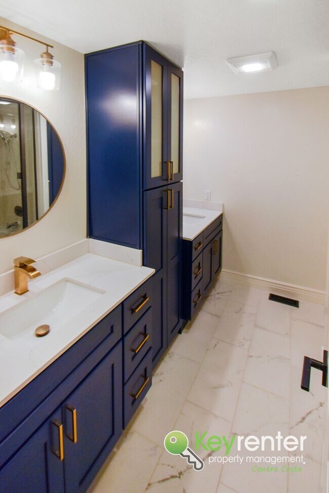 Building Photo - Beautiful 4 Bed / 3 Bath Bollinger Hills Home with Gorgeous Remodeled Kitchen!