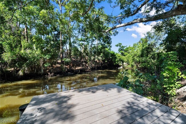 Building Photo - 4011 Tarpon Ave